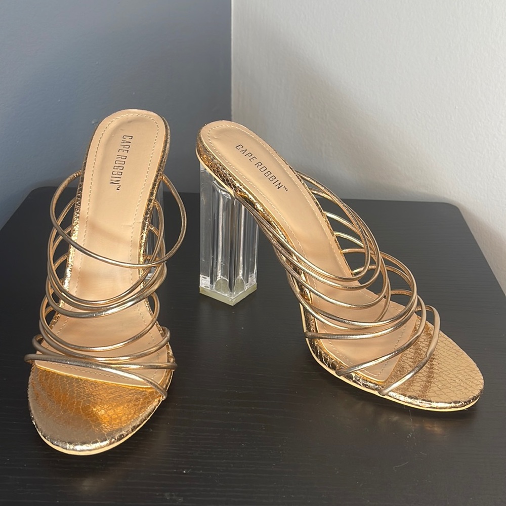 CAPE ROBBIN SANDAL